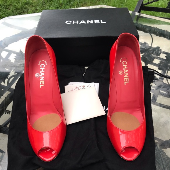 CHANEL Shoes - Excellent condition Chanel 👠 wore them once
